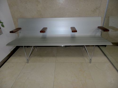 Banca en metal modelo Aero