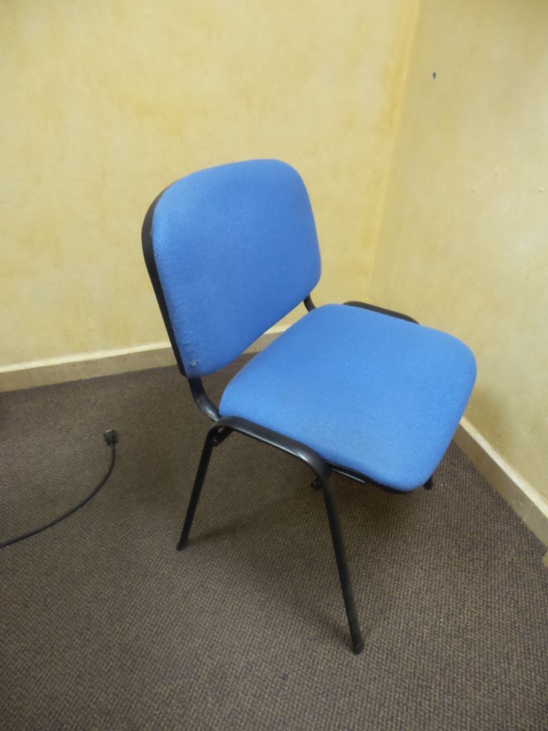 Lote 001 - Estaciones de trabajo para 91 personas con sillas - Imagen 24