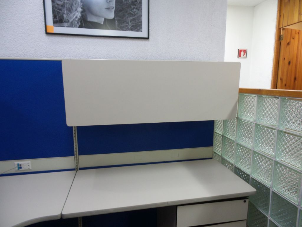 Lote 001 - Estaciones de trabajo para 91 personas con sillas - Imagen 16