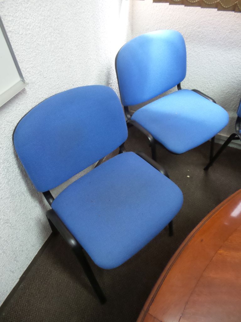 Lote 001 - Estaciones de trabajo para 91 personas con sillas - Imagen 8