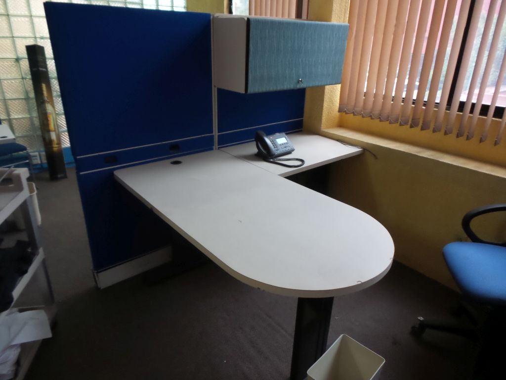 Lote 001 - Estaciones de trabajo para 91 personas con sillas - Imagen 19