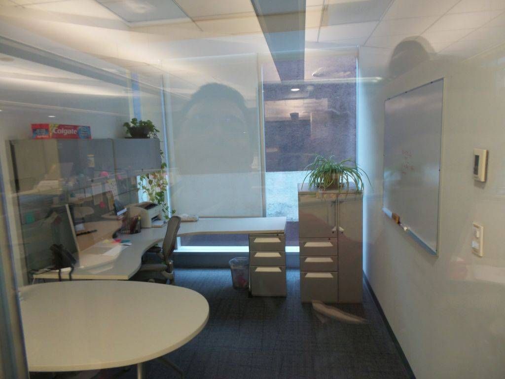 Lote 006 - Escritorio en escuadra con archiveros y gabinetes - Imagen 4