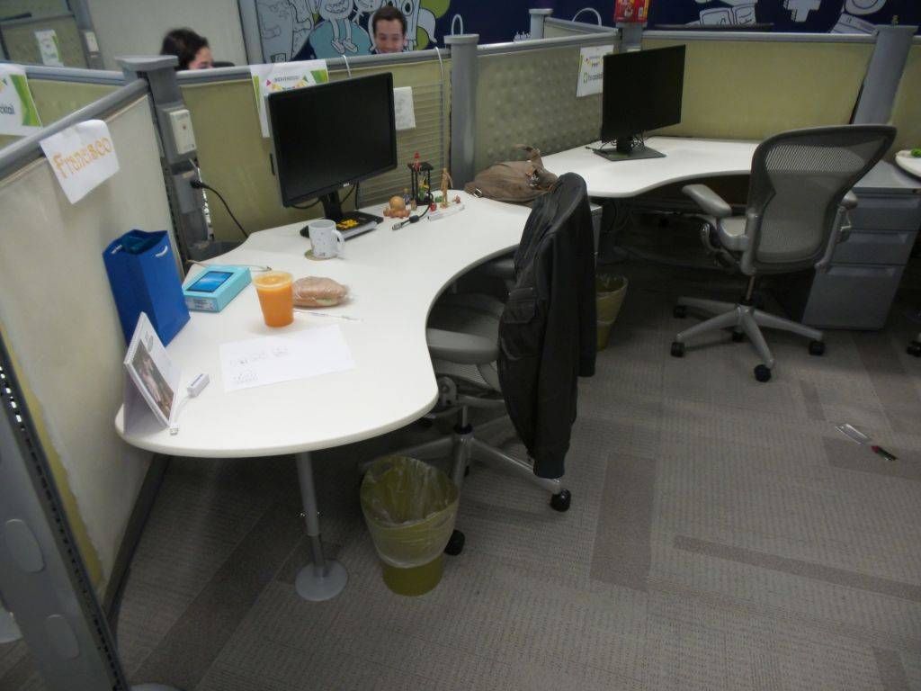 Lote 135 - Estación de trabajo para 9 personas - Imagen 8