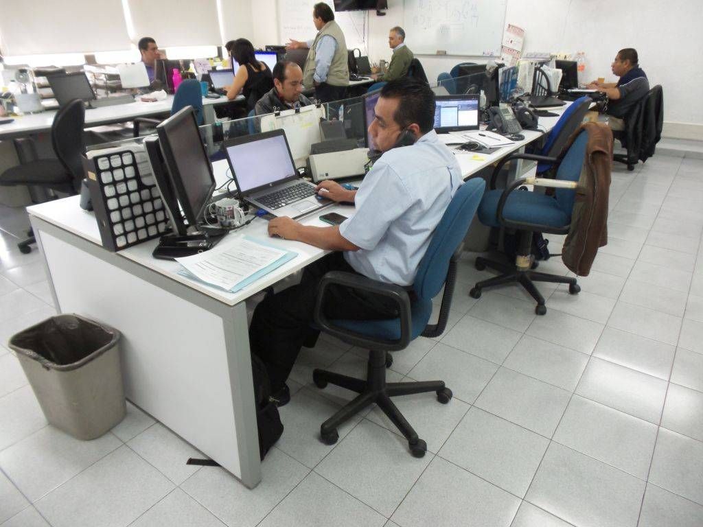 Lote 007- Estación de trabajo para 10 personas con 2 archiveros - Imagen 9