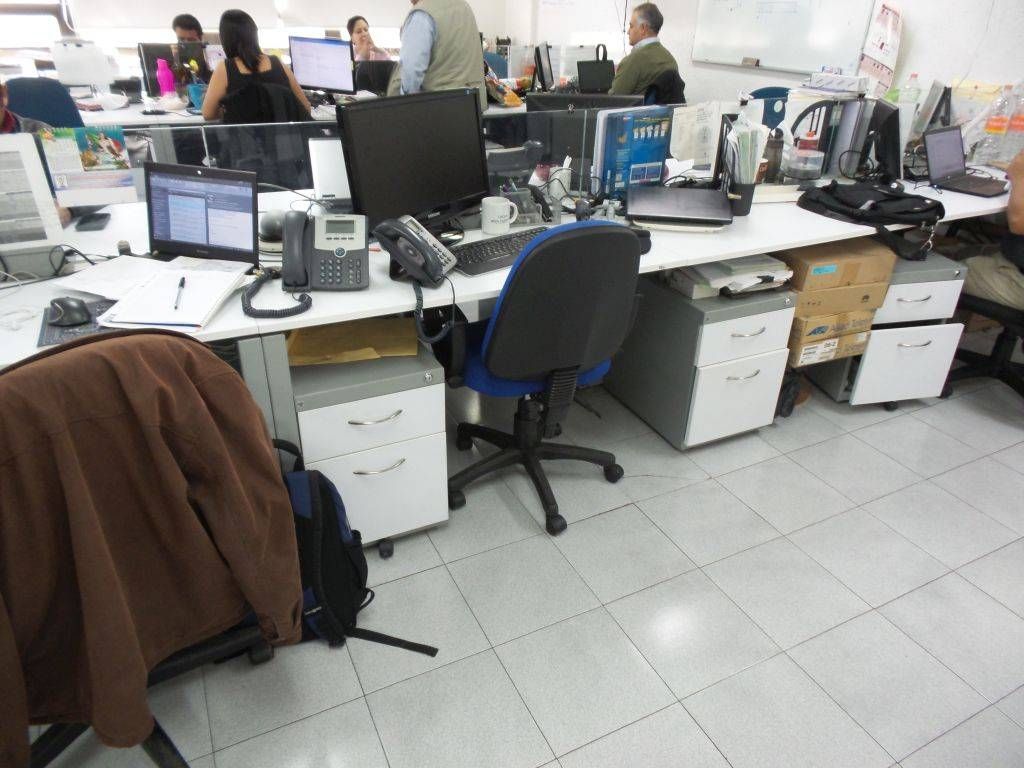 Lote 007- Estación de trabajo para 10 personas con 2 archiveros - Imagen 6