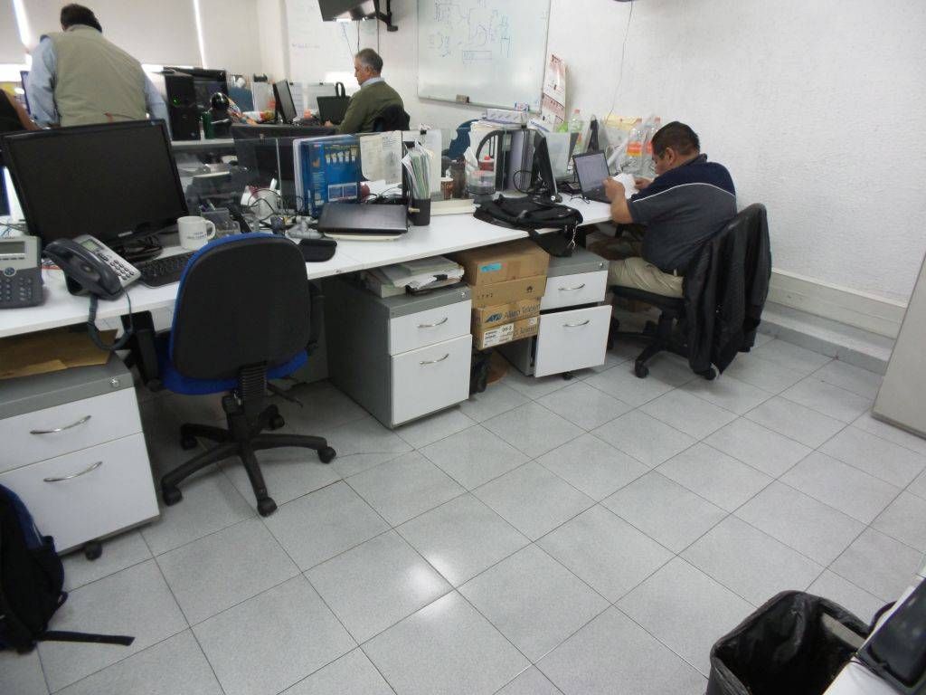 Lote 007- Estación de trabajo para 10 personas con 2 archiveros - Imagen 4