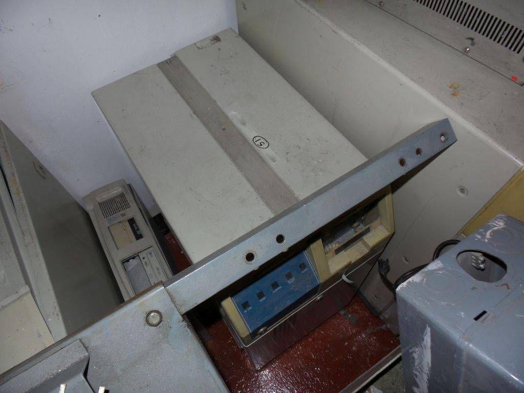 Lote 006 - Equipo eléctrico, UPS Best Power, Gabinetes y Motores - Imagen 18