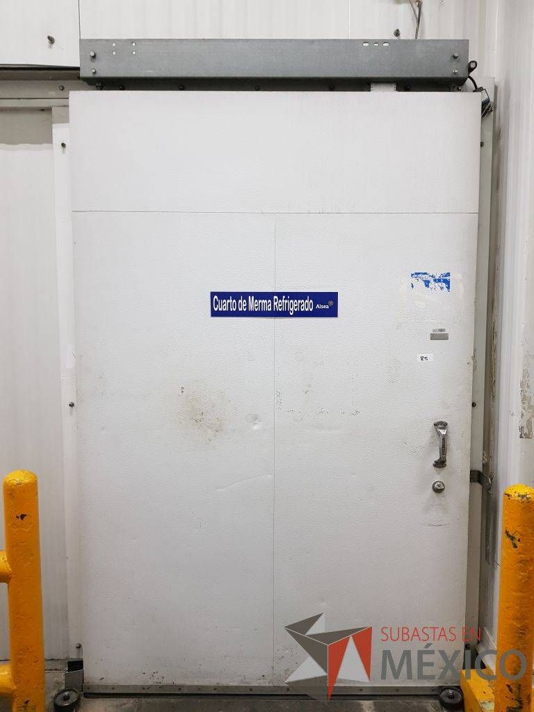 Lote 124 - Puerta Refrigerada corrediza 1.60m Ancho X 2.46m Alto - Imagen 2