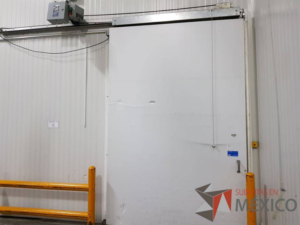 Lote 135 - Puerta para cámara fría, automatizada, funcional