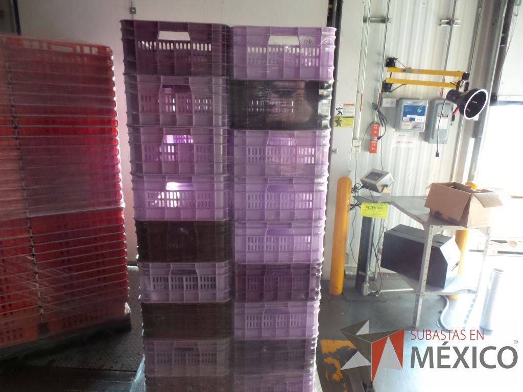 Lote 195 - 200 Cajas de plástico de colores .40 X .70 - Imagen 3