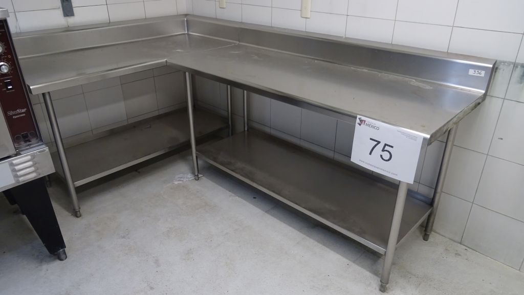 Lote 075 - Mueble, mesa de trabajo de acero inoxidable en "L"