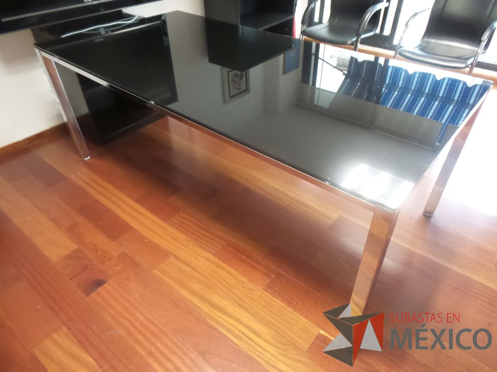 Lote 096 - Mesa de trabajo de dirección con superficie de cristal en color negro - Imagen 4