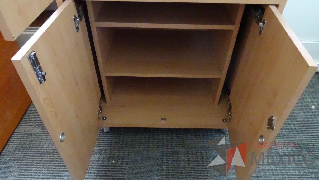 Lote 246 - 6 Gabinetes, Credenza, Mesa, Credenza, Archiveros - Imagen 32