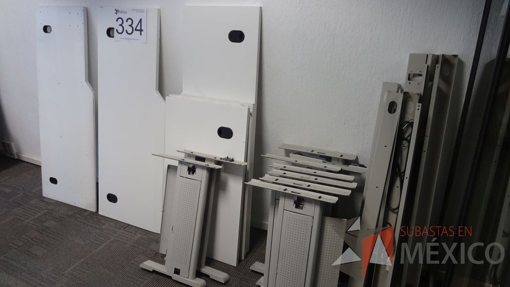 Lote 271 - Estación de trabajo desarmada con 6 cubiertas 9 patas y accesorios para cableado - Imagen 4
