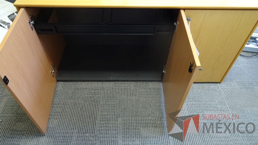 Lote 246 - 6 Gabinetes, Credenza, Mesa, Credenza, Archiveros - Imagen 41