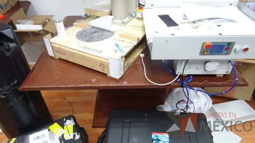 Lote 010 - Mesa para sala de juntas en 3 secciones - Imagen 2