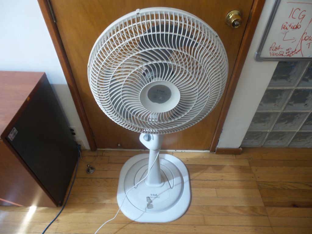 Lote 061 - 2 Ventiladores de pie color blanco marca T-fal, 3 velocidades (copia) - Imagen 2