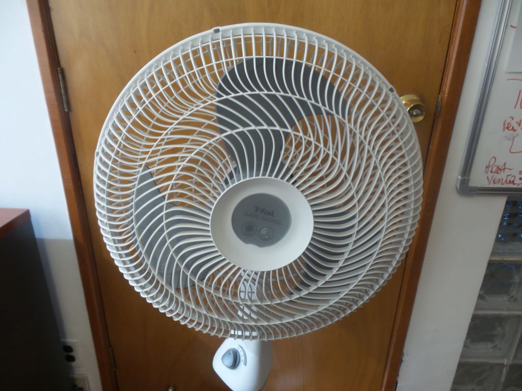 Lote 061 - 2 Ventiladores de pie color blanco marca T-fal, 3 velocidades (copia)