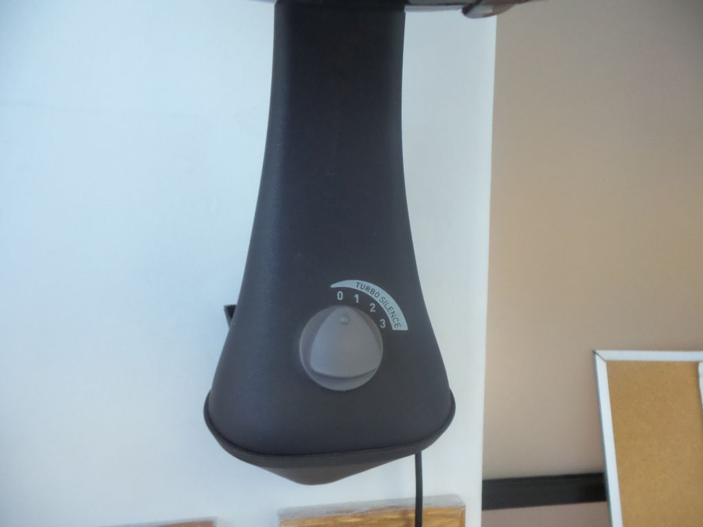 Lote 071 - 2 Ventiladores de pared color negro marca T-fal, 3 velocidades - Imagen 5