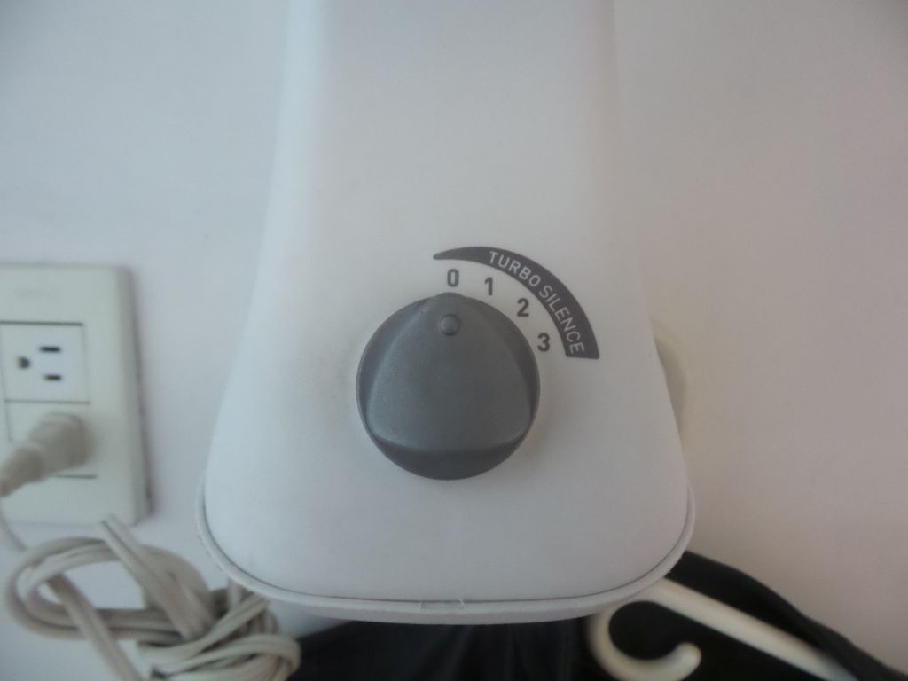 Lote 056 - 2 Ventiladores de pared color blanco marca T-fal, 3 velocidades - Imagen 4