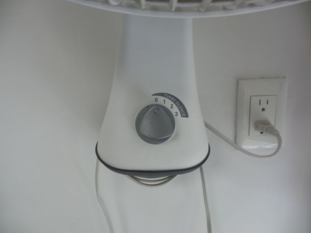 Lote 136 - 5 Ventiladores de pared color blanco marca T-fal, 3 velocidades - Imagen 11