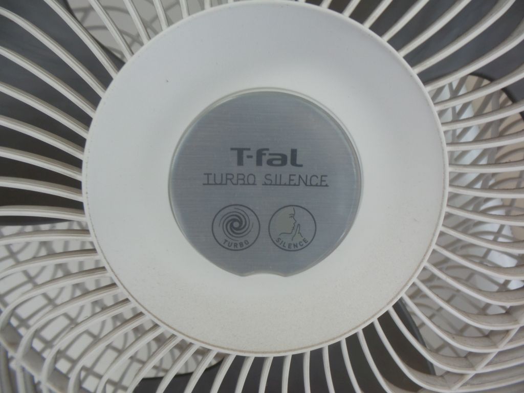 Lote 136 - 5 Ventiladores de pared color blanco marca T-fal, 3 velocidades - Imagen 12