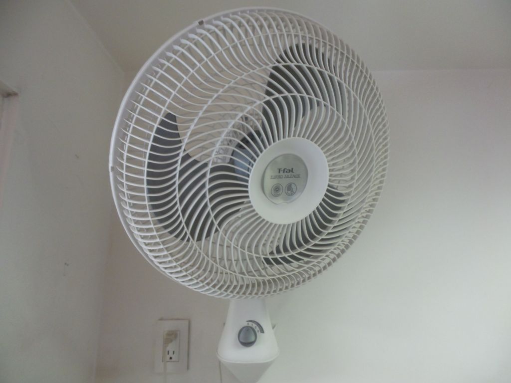 Lote 056 - 2 Ventiladores de pared color blanco marca T-fal, 3 velocidades - Imagen 12