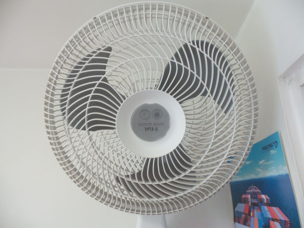 Lote 056 - 2 Ventiladores de pared color blanco marca T-fal, 3 velocidades - Imagen 7