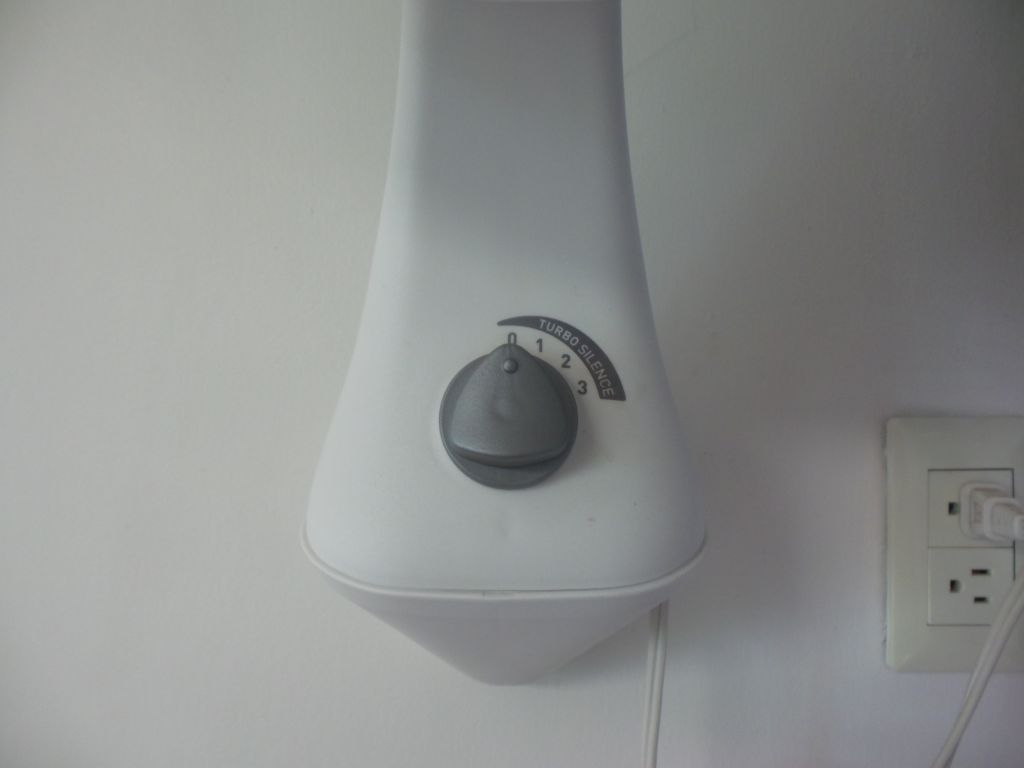 Lote 056 - 2 Ventiladores de pared color blanco marca T-fal, 3 velocidades - Imagen 6