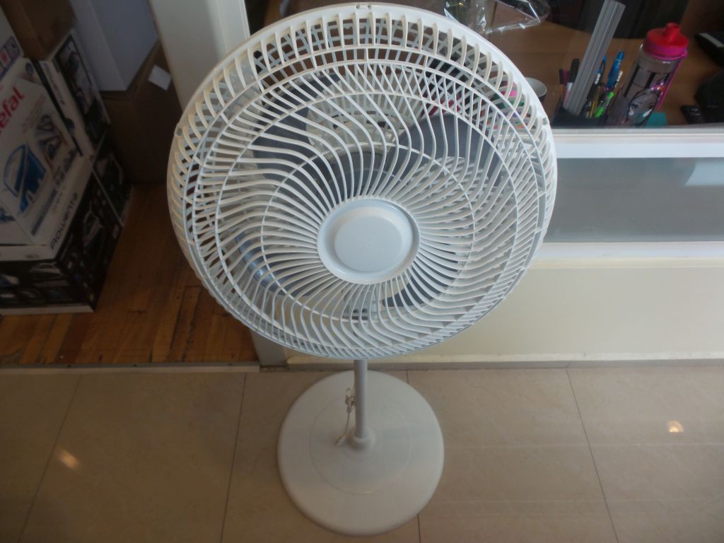 Lote 061 - 2 Ventiladores de pie color blanco marca T-fal, 3 velocidades (copia) - Imagen 11