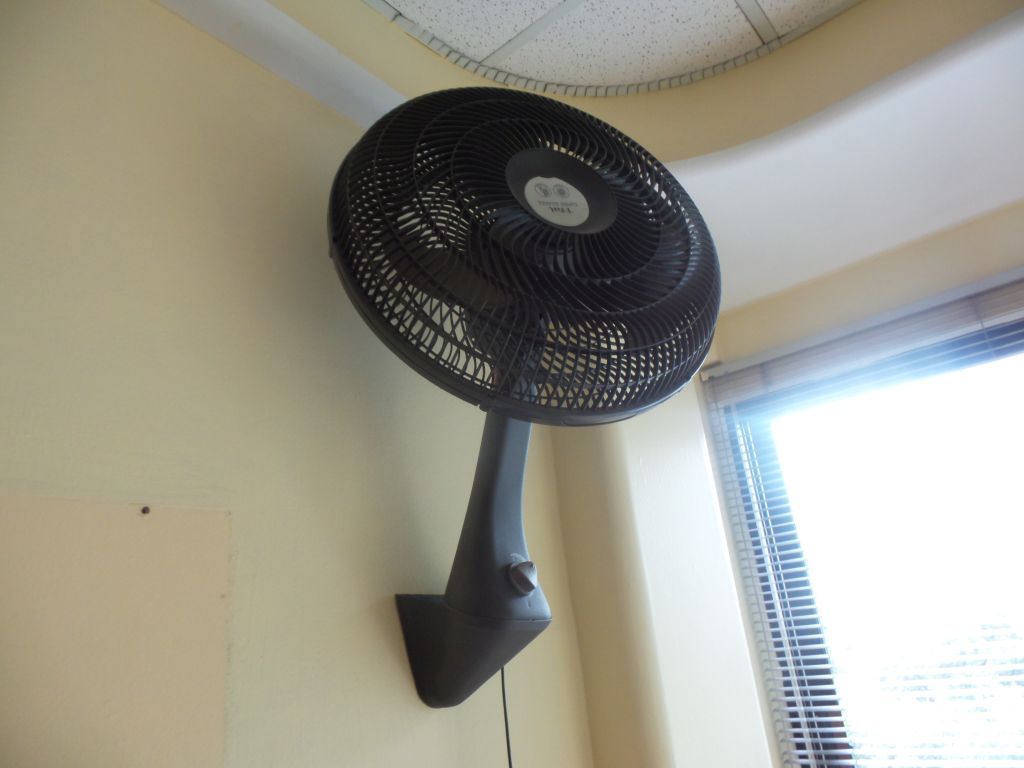 Lote 129 - 3 Ventiladores de pared color negro marca T-fal, 3 velocidades - Imagen 9