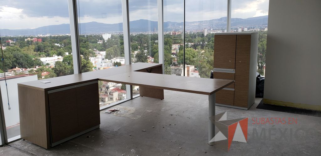 Lote 001 - Escritorio ejecutivo y Estación de trabajo con Archiveros y Gabinetes - Imagen 7