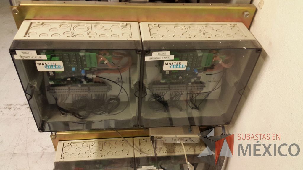 Lote 011 - UPS con Banco de baterias marca SIEMENS, modelo 5230, capacidad 30 KVA - Imagen 6