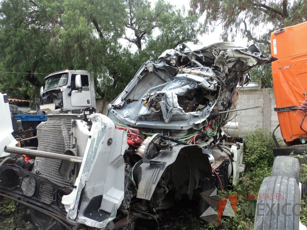 Lote 012 - Tractocamión Volvo VNL64T-430, MOTOR CUMMINS ISX 450HP - Imagen 3