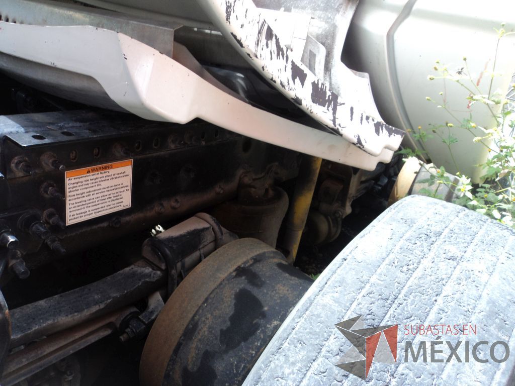 Lote 012 - Tractocamión Volvo VNL64T-430, MOTOR CUMMINS ISX 450HP - Imagen 6