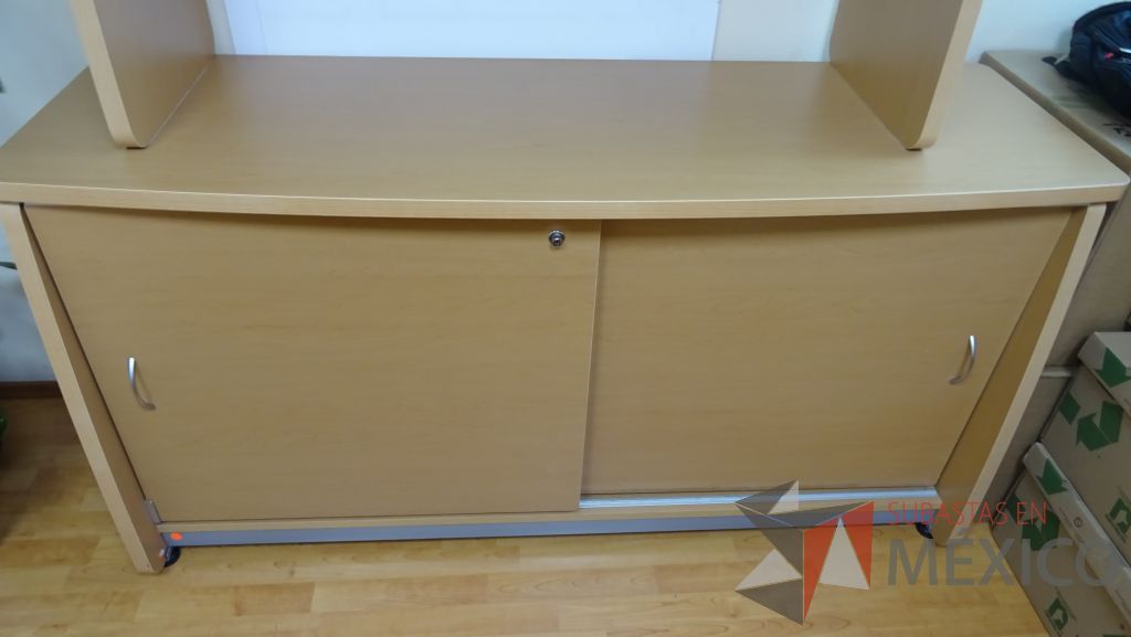 Lote 010 - Oficina ejecutiva, escritorio, archivero, credenza con gaveta - Imagen 3