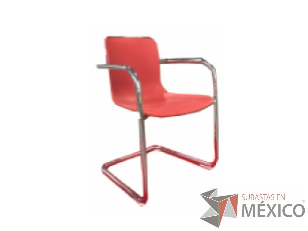 Lote 045 - Hal cantiléver con carcasa en polipropileno teñido color blanco, con estructura cantilever en aluminio pulido.