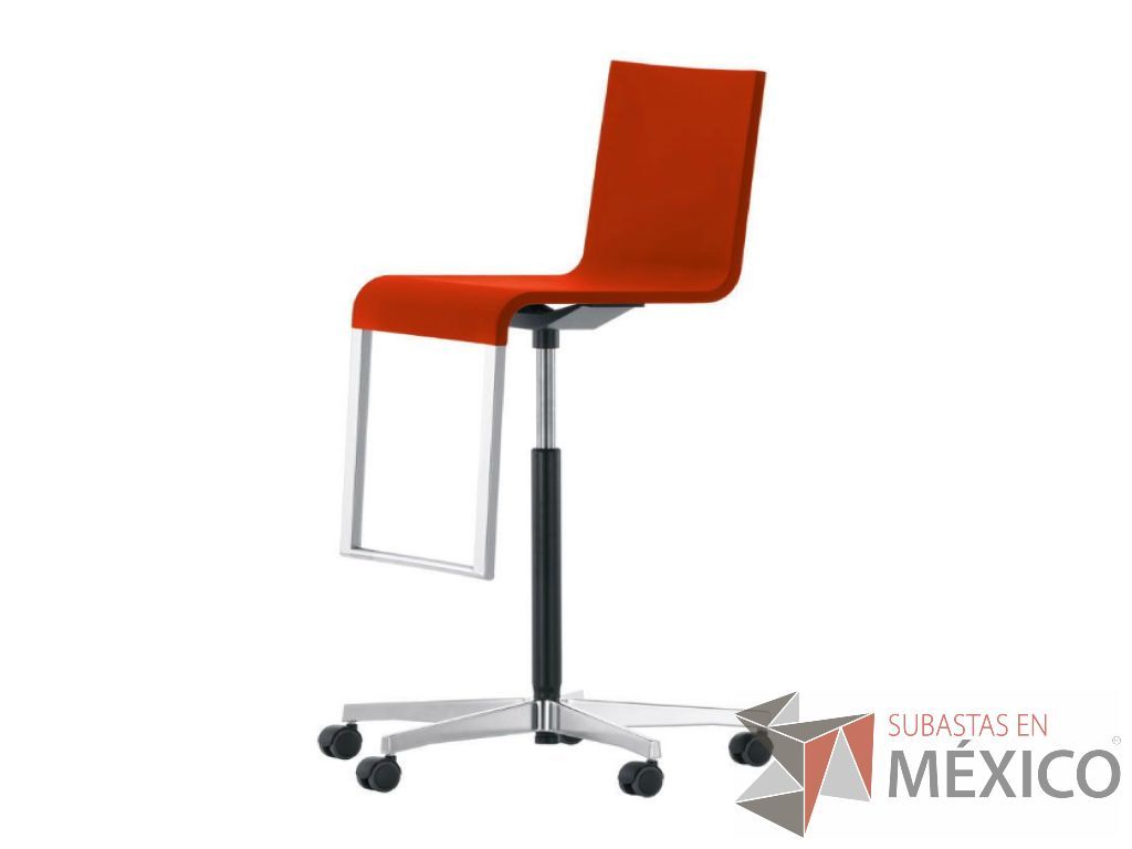 Lote 154 - .03 high. Respaldo y asiento flexible de espuma de poliuretano integral con efecto de tapizado.