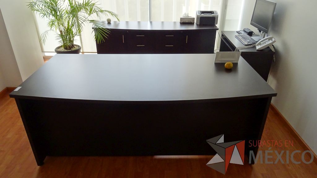Lote 019 - Oficina de dirección, credenza de madera y 2 sillas de visita - Imagen 7