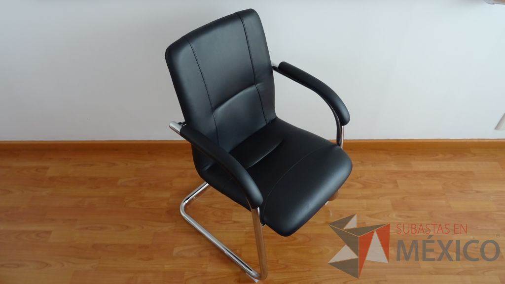 Lote 015 - Oficina de dirección , credenza de madera, 2 Sillas de visita fijas,2 Sillas de visita tipo piel y mesa de apoyo - Imagen 10