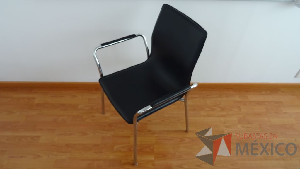 Lote 015 - Oficina de dirección , credenza de madera, 2 Sillas de visita fijas,2 Sillas de visita tipo piel y mesa de apoyo - Imagen 15