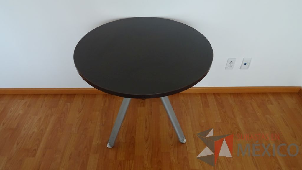 Lote 015 - Oficina de dirección , credenza de madera, 2 Sillas de visita fijas,2 Sillas de visita tipo piel y mesa de apoyo - Imagen 19