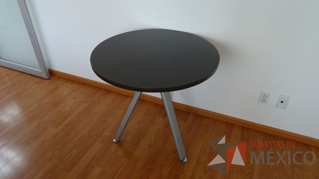Lote 015 - Oficina de dirección , credenza de madera, 2 Sillas de visita fijas,2 Sillas de visita tipo piel y mesa de apoyo - Imagen 21
