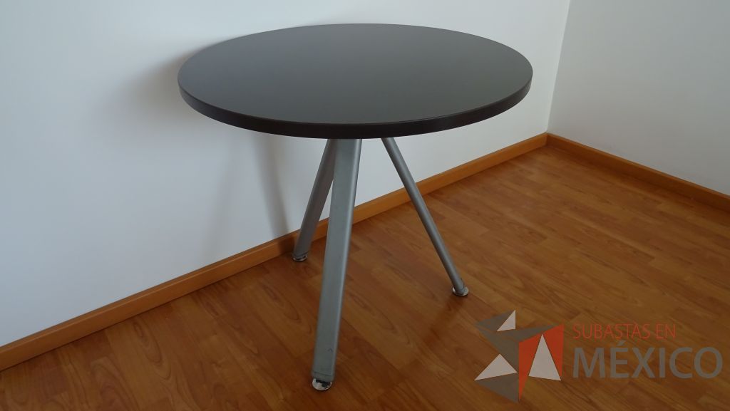 Lote 017 - Oficina ejecutiva con escritorio, mesa redonda con cubierta de madera y silla de visita tipo piel en color negro - Imagen 12
