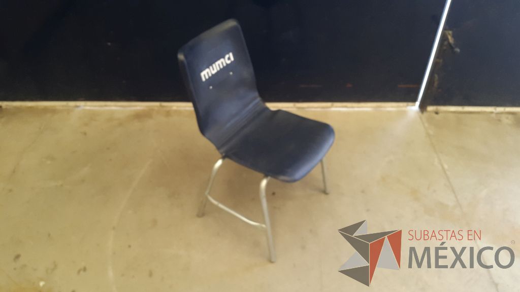 Lote 014 - 48 Sillas fijas de plástico color azul marino sin descansabrazos - Imagen 2