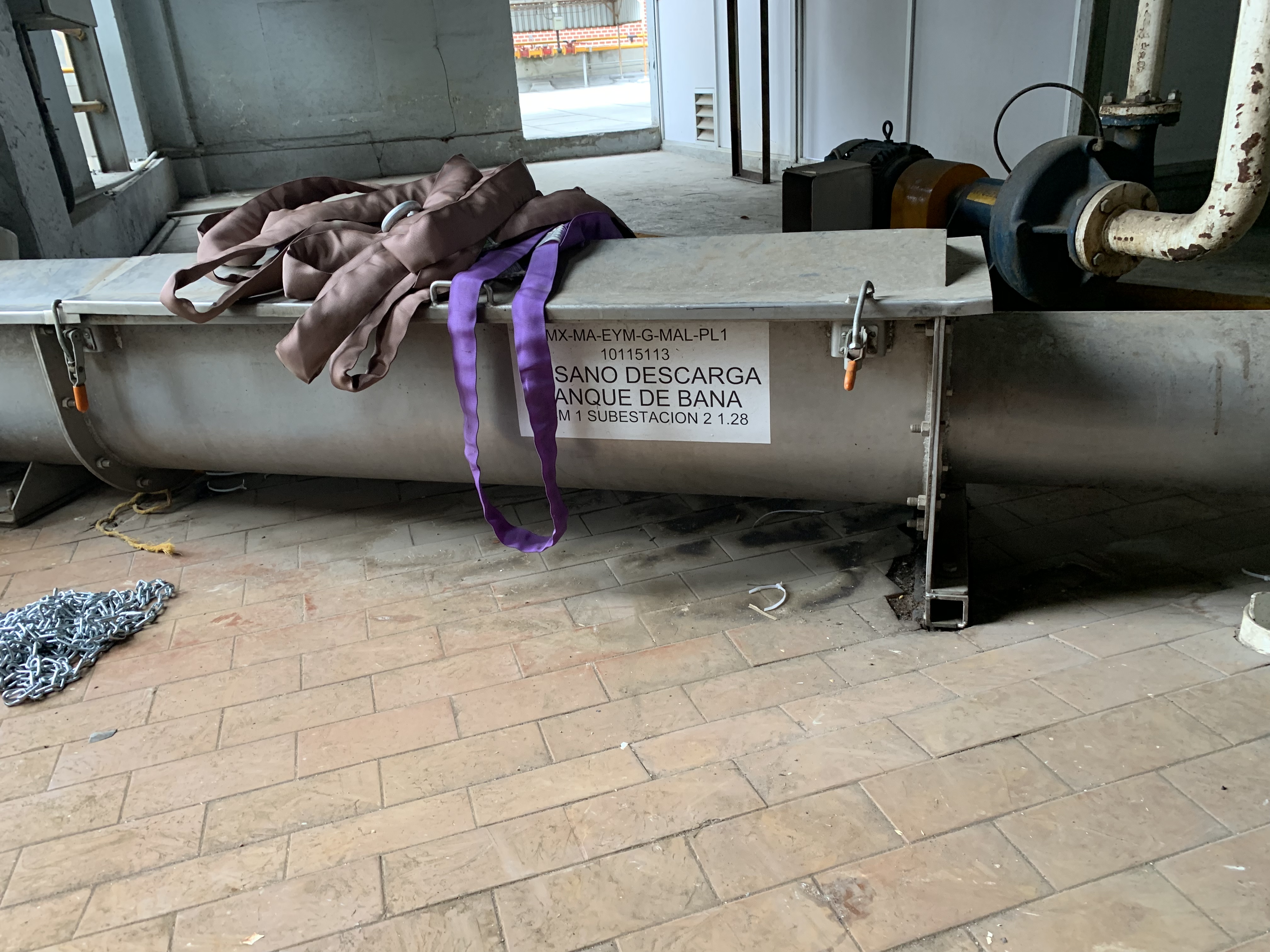 Lote 215 - Tolva metálica con gusano que descarga tanque de bana - Imagen 7