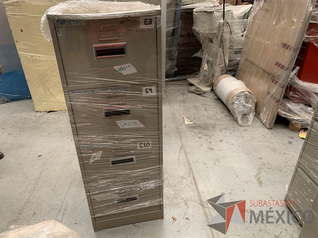 Lote 007 - Lote con más de 1,700 artículos, Stand´s, Marcos de Acero y Mobiliario (más de 550 sillas), Unifila, Tarimas... - Imagen 160