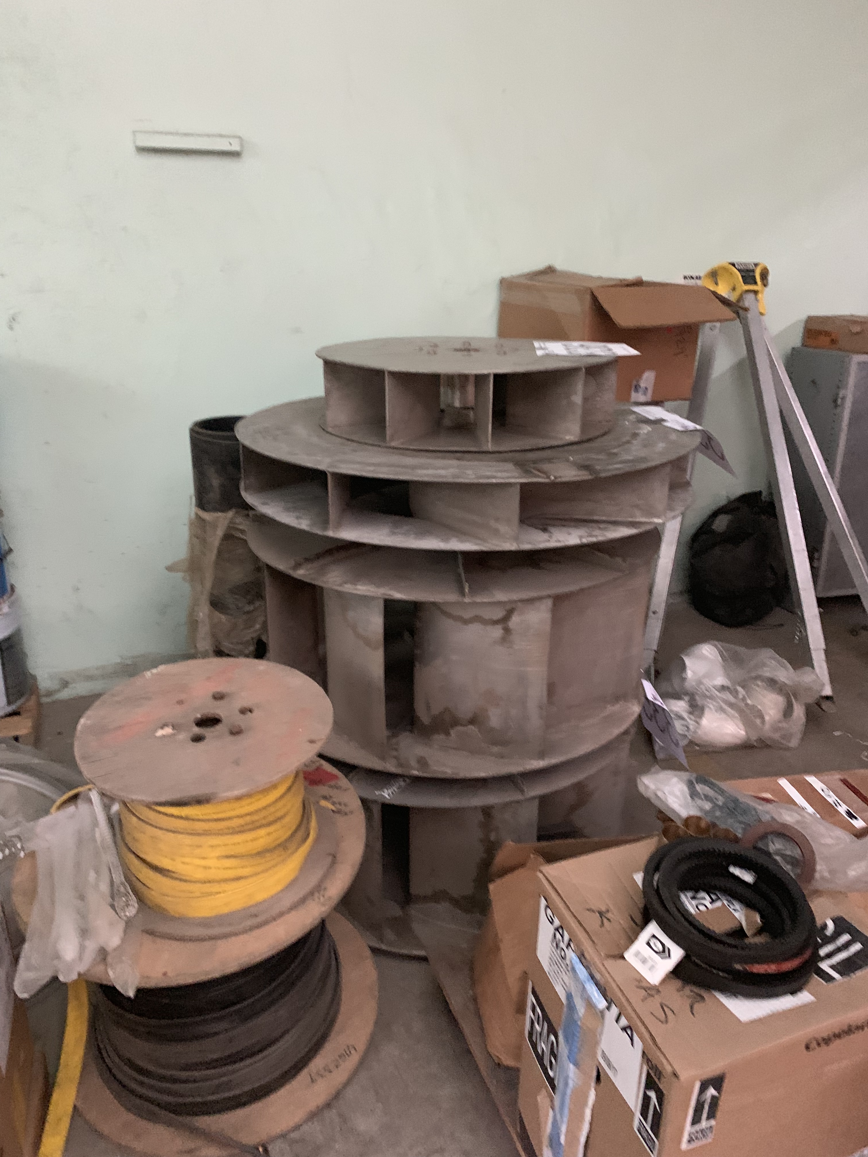 Lote 335 - 2 Rotores para ventilador de 37 pulg ancho; 15 puig grueso; flecha diametro 65 mm. - Imagen 4