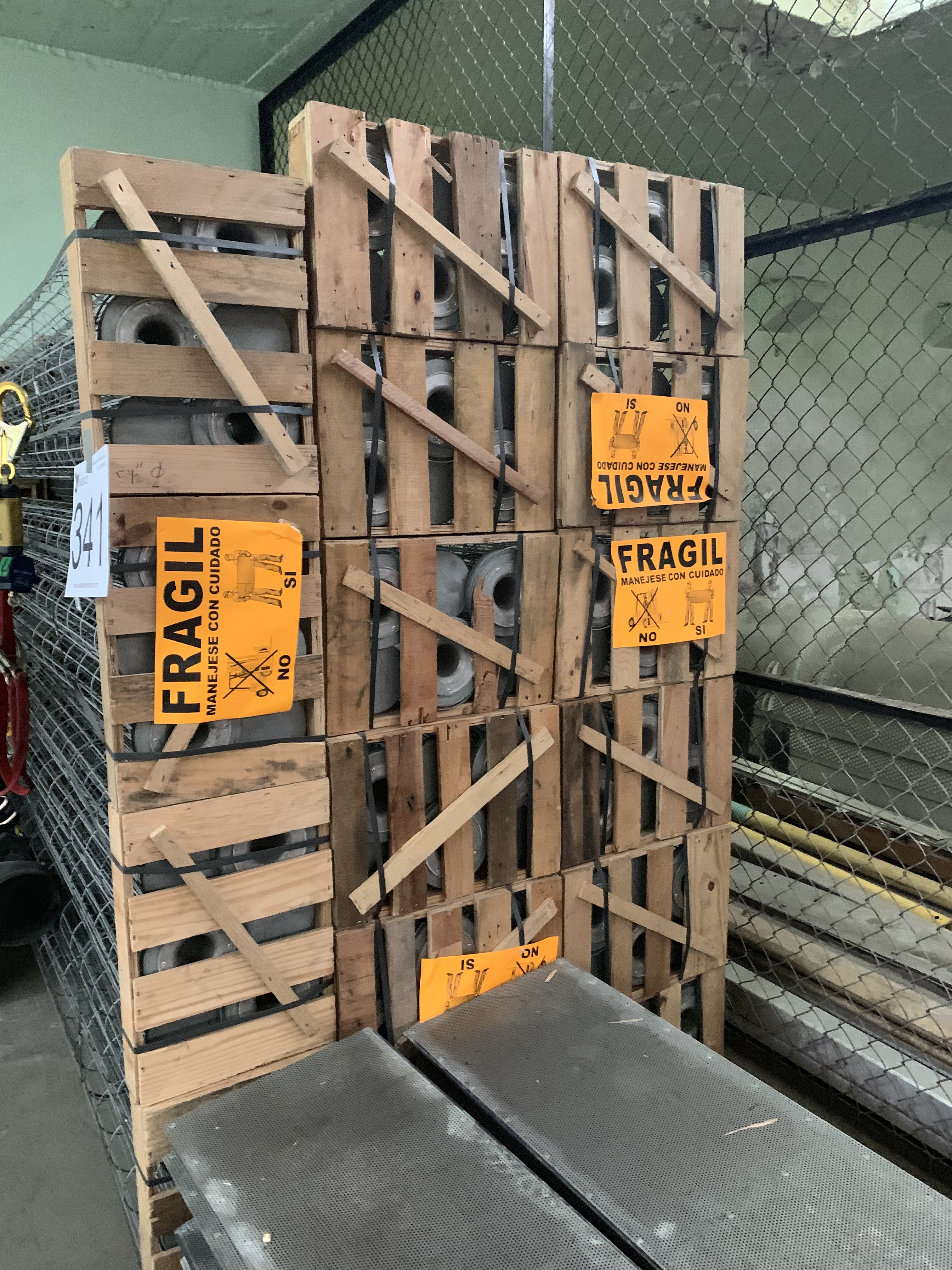 Lote 341 - 96 Esqueletos para mangas de separadores de polvo 5 pulg de diametro X 3 m de largo - Imagen 3