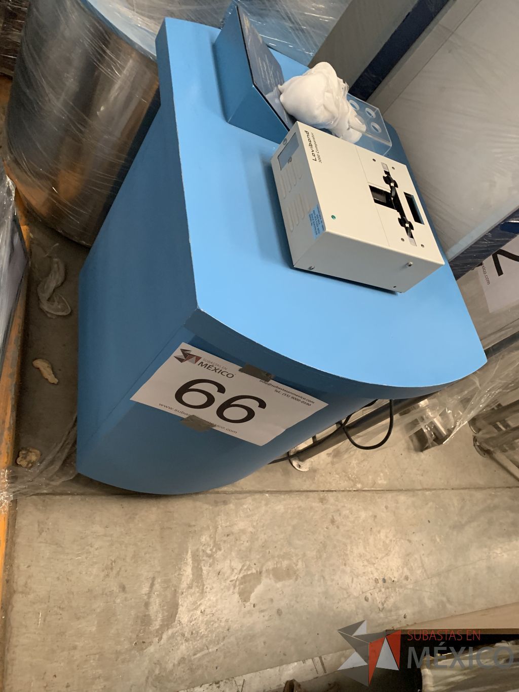 Lote 007 - Lote con más de 1,700 artículos, Stand´s, Marcos de Acero y Mobiliario (más de 550 sillas), Unifila, Tarimas... - Imagen 179